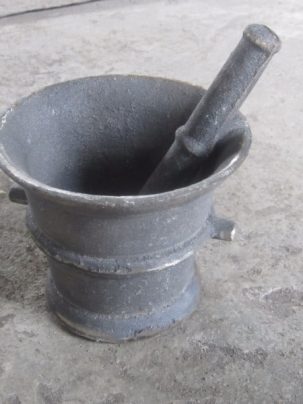 alat penumbuk bumbu dan jamu