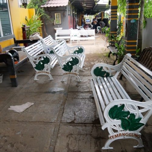 kursi temanggung putih