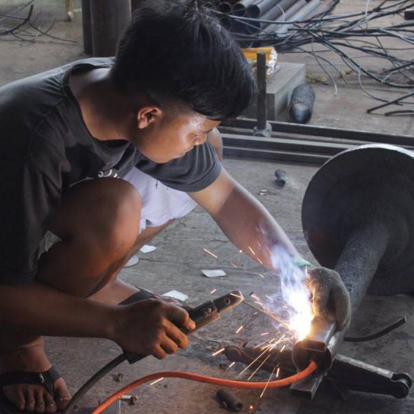 Lampu hias antik pohon