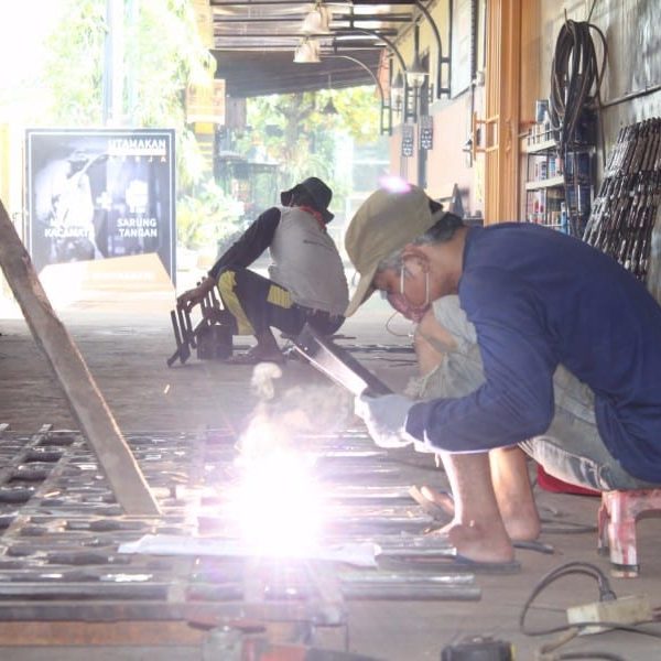 Pemasangan pagar masjid baiturrahman aceh