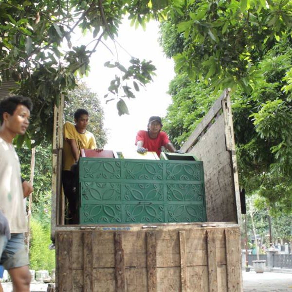 Proyek tempat sampah