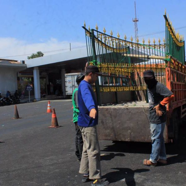 Pagar stasiun tugu yogyakarta