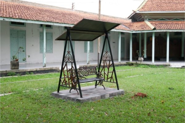 Gazebo Kursi Antik Puro Mangkunegaran