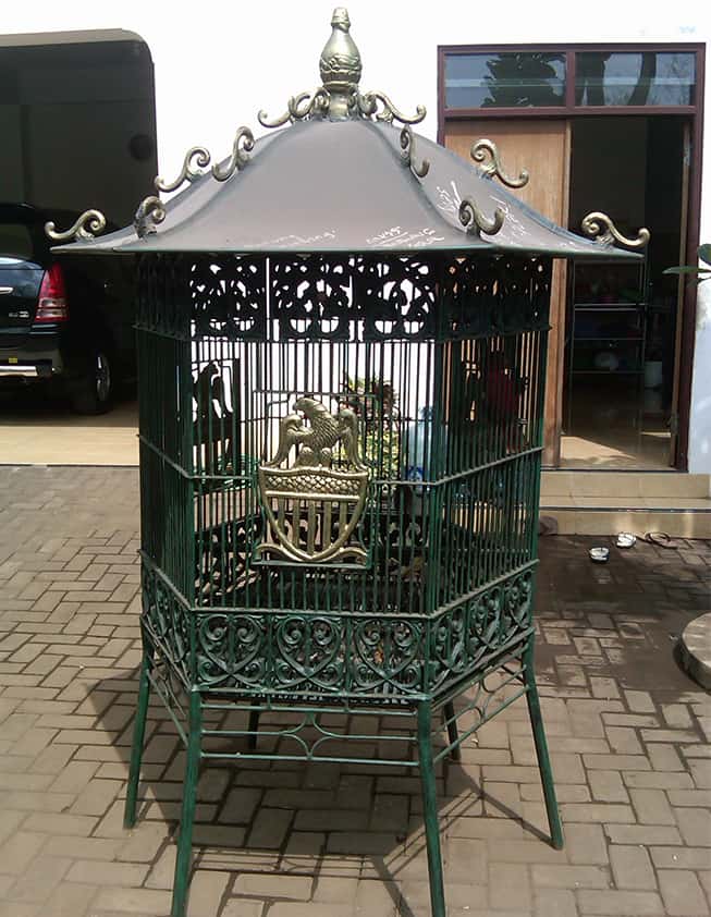 Sangkar burung antik cor