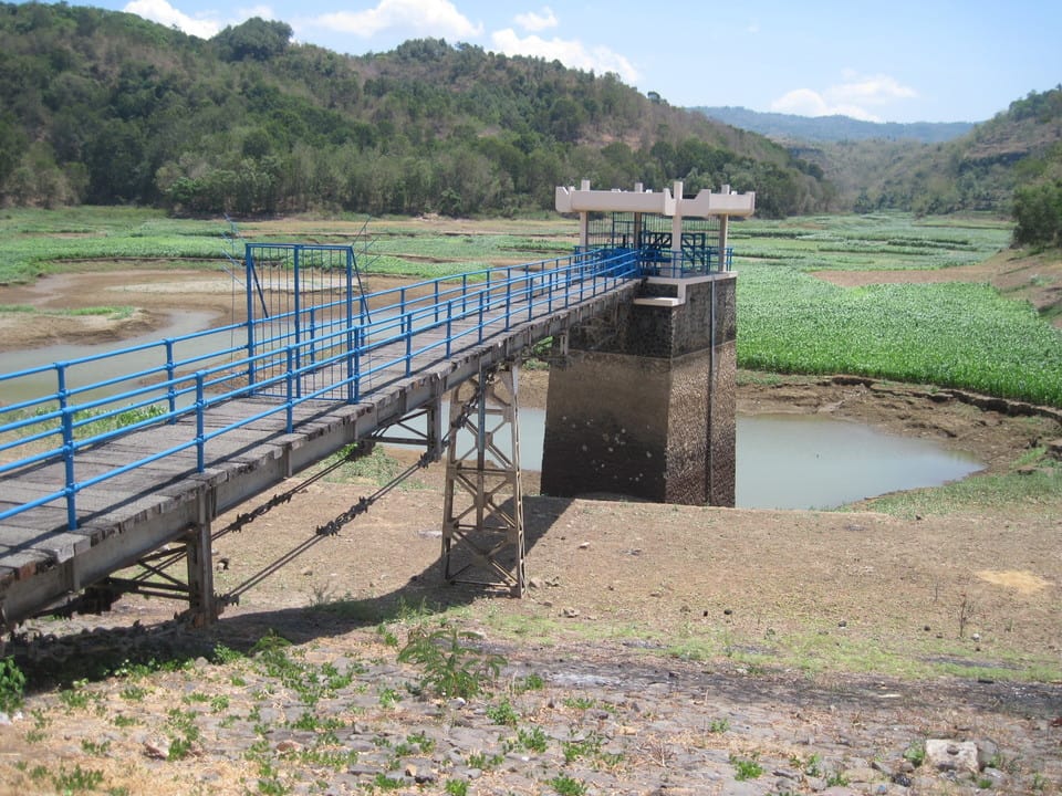 Proyek pintu air waduk parangjoho