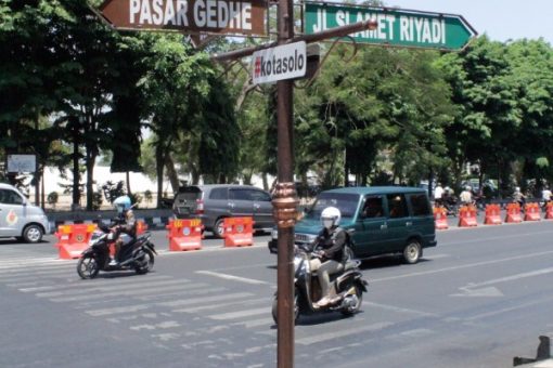 Tiang Penunjuk Arah Jalan Antik Tiang Penunjuk Arah Jalan Antik