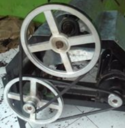 Pulley adalah salah satu dari enam jenis pesawat sederhana. Pulley adalah suatu roda yang berputar pada porosnya. Pulley biasanya digunakan bersama-sama dengan rantai dan tali.