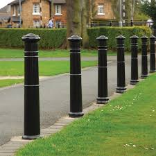 Bollard merupakan street furniture yang beberapa waktu ini sering dijumpai di trotoar-trotoar