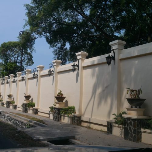 tiang lampu dinding
