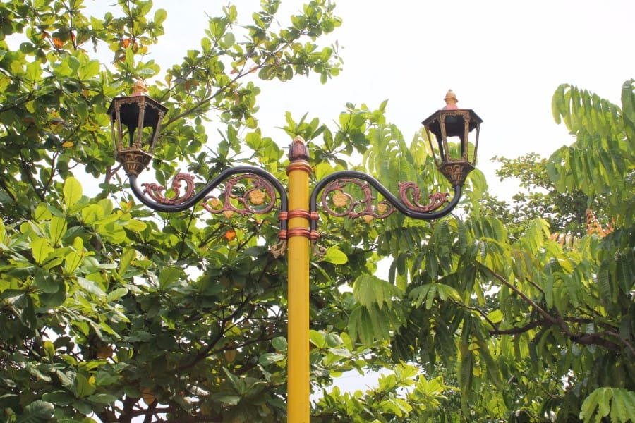 Tiang lampu lombok
