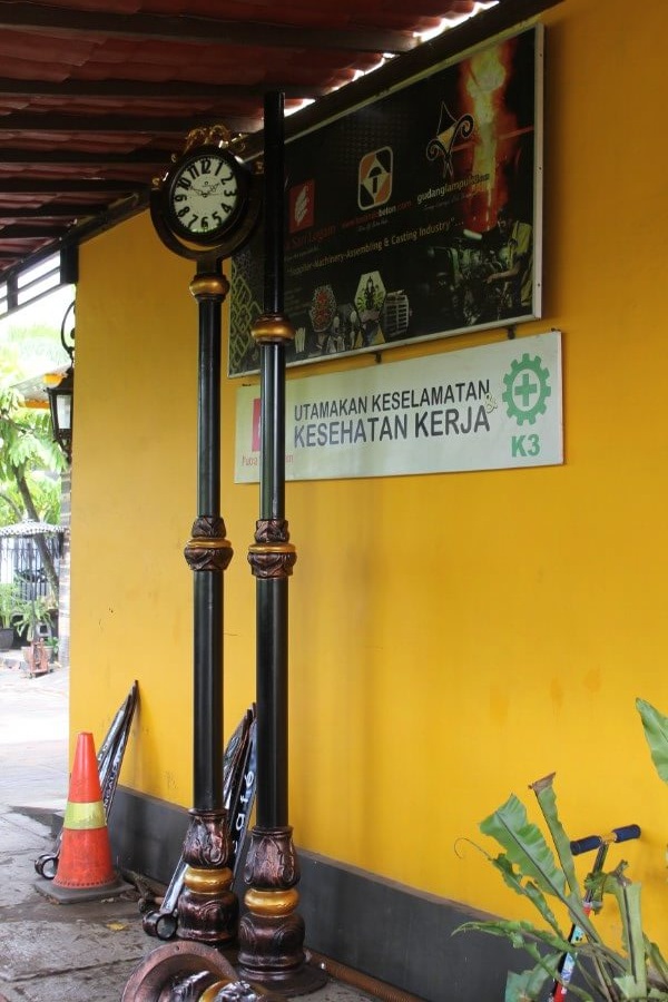 Tiang jam pasar Peterongan