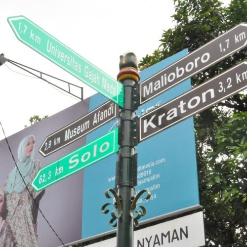 tiang petunjuk arah jogja