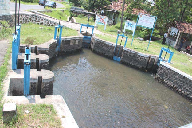 Pintu air irigasi