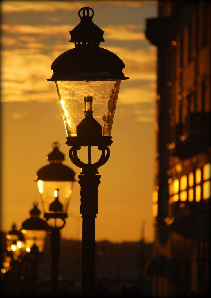 Tiang lampu jalan
