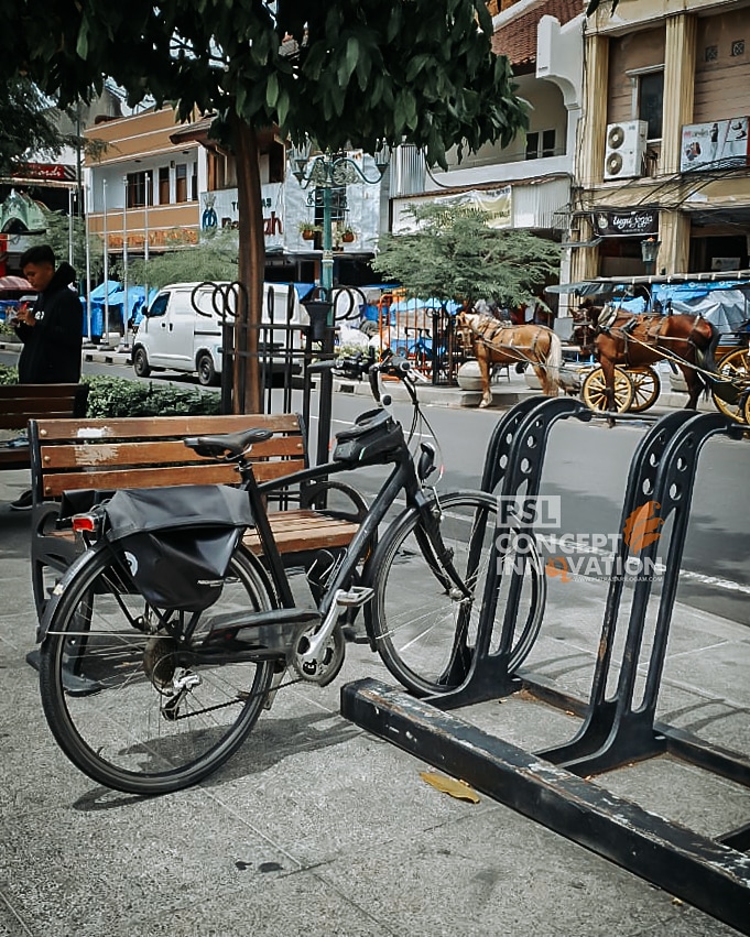 Tempat parkir sepeda