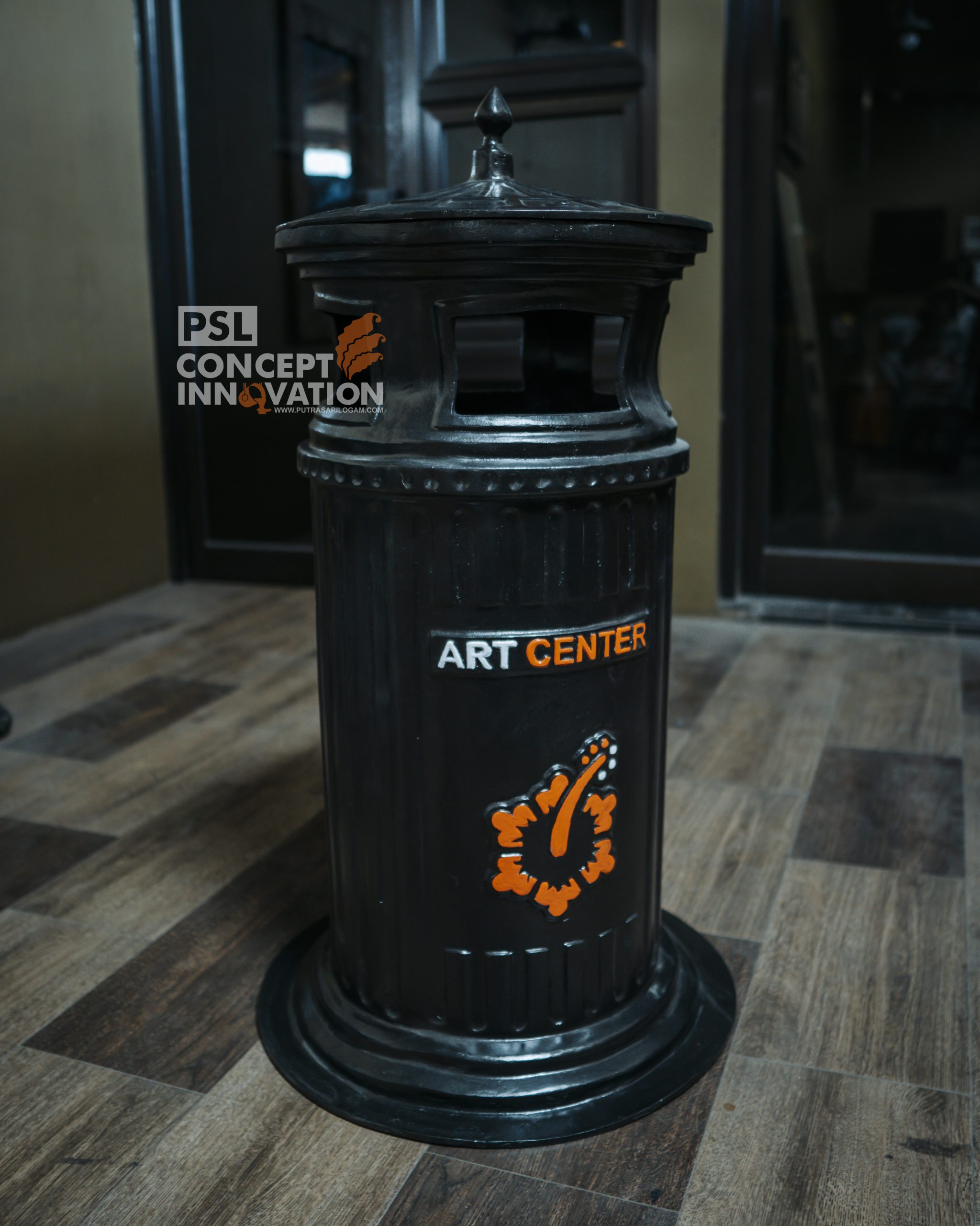 Tempat sampah antique