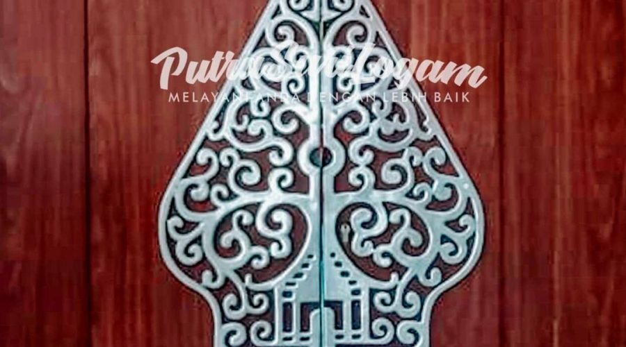 Ornamen kali ini berwarna soft yaitu abu-abu alumunium. Jangan salah, walaupun warnanya soft tetapi nilai dari ornamen ini terletak pada detail produknya.