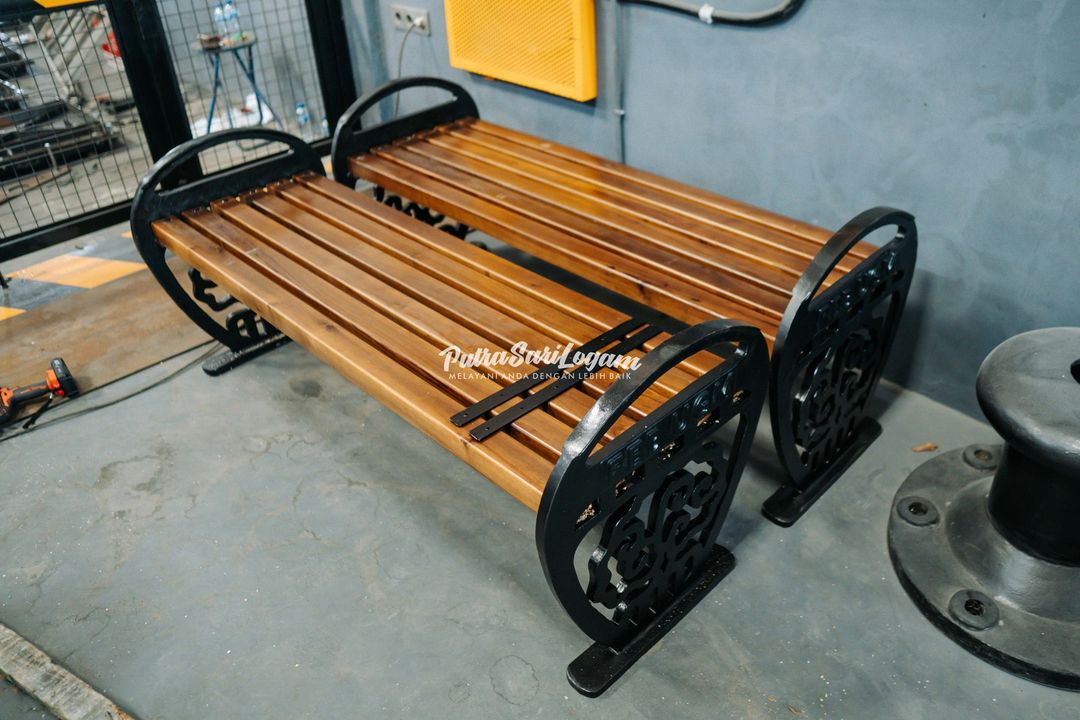 Kursi taman untuk UGM