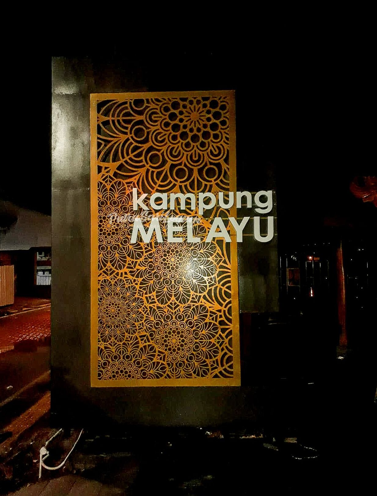 Tugu antik untuk kota lama semarang