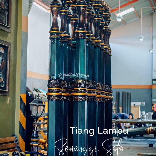 Tiang lampu cabang dua solo