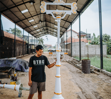 Tiang papan nama jalan