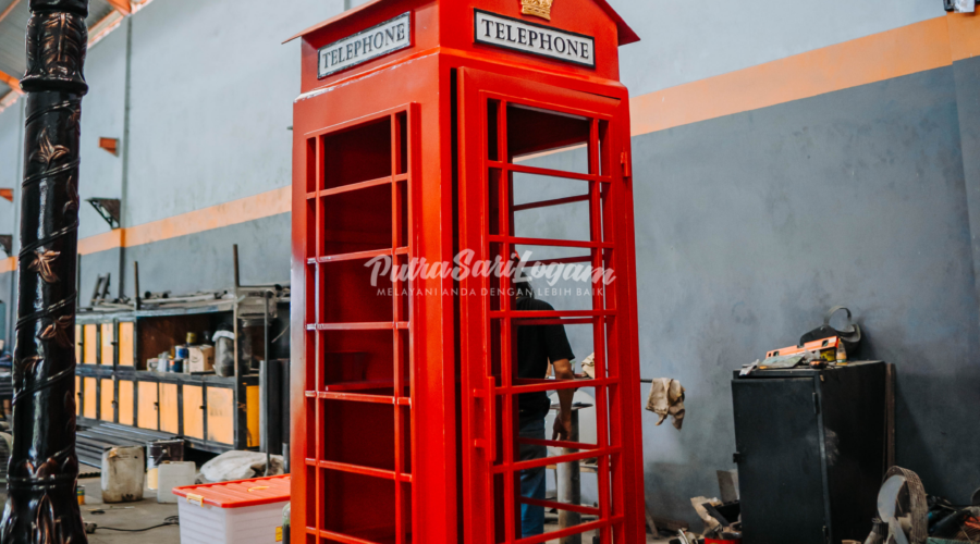 Box Telephone Warna Merah Gaya Klasik Untuk Jakarta