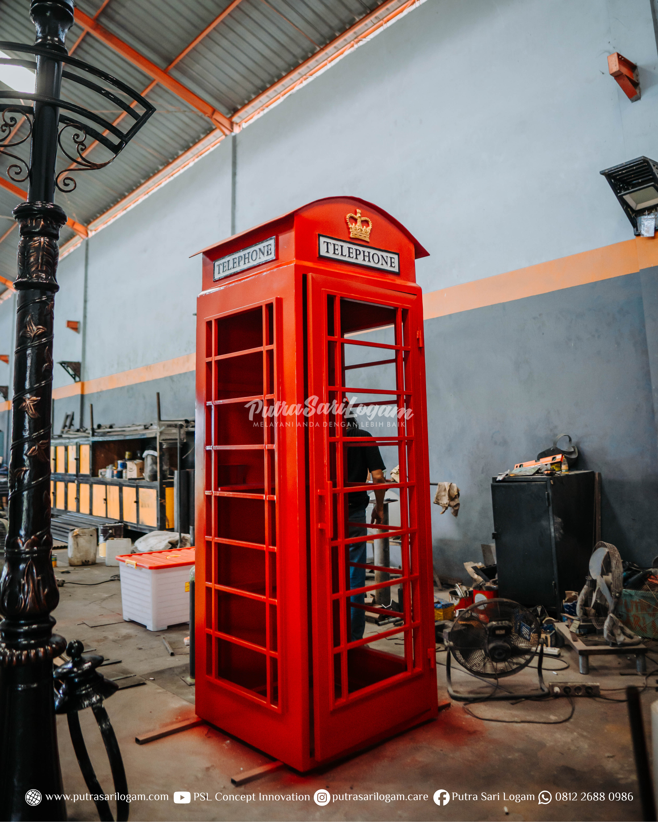 Box Telephone Warna Merah Gaya Klasik Untuk Jakarta
