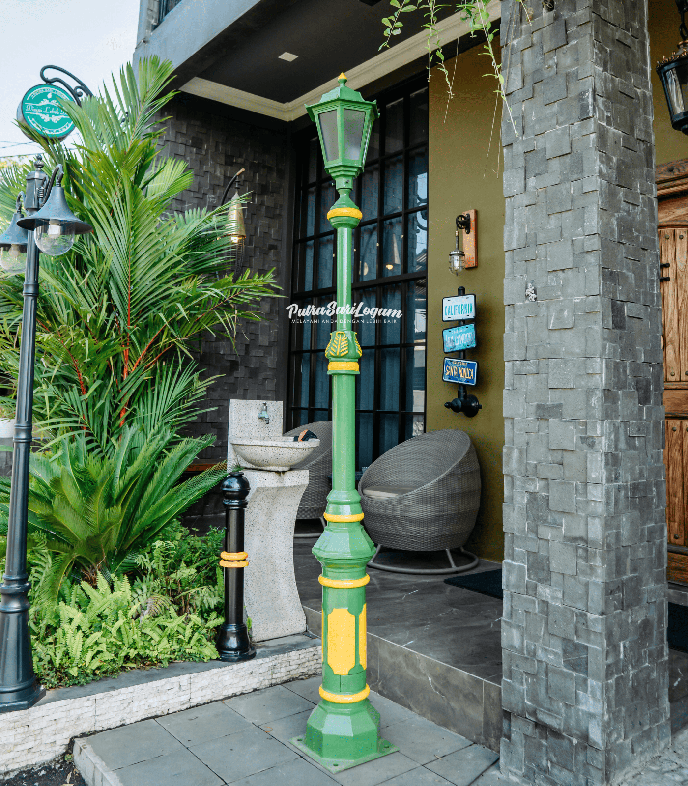 Tiang Lampu Tunggal Untuk Surabaya