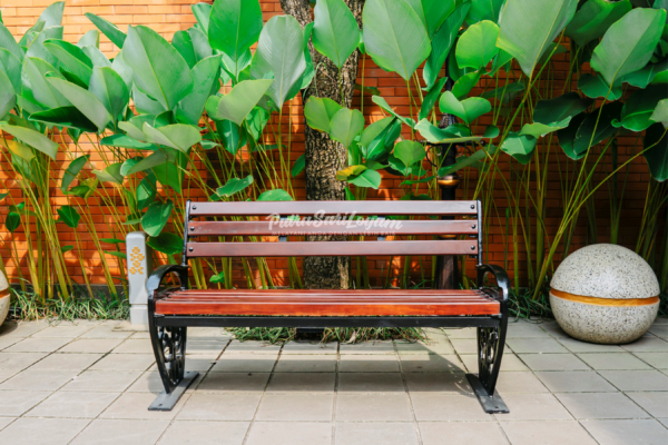 Detail Dari Kursi Taman