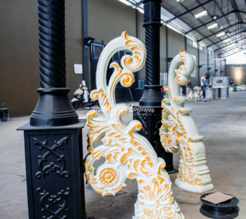 Pilar Tangga Motif Klasik Untuk Situbondo