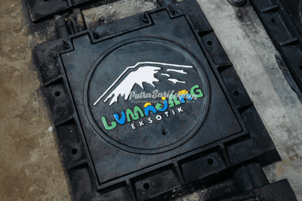 Manhole Cover Motif Karateristik Kota Lumajang