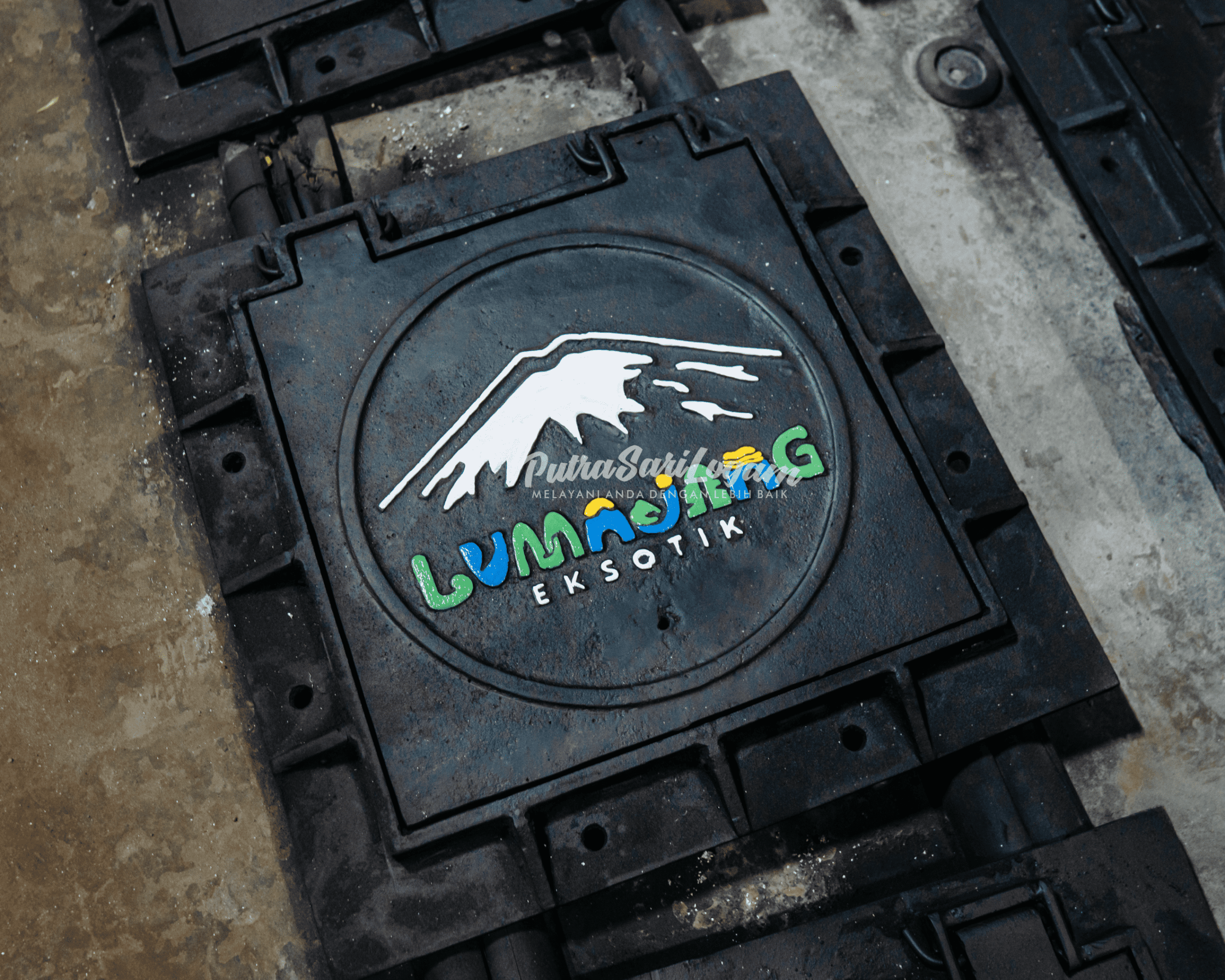 Manhole Cover Motif Karateristik Kota Lumajang